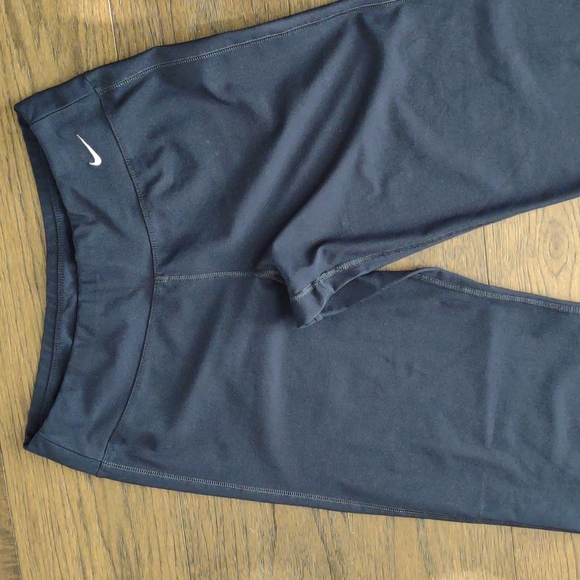 Nike Athletic Capri Black Size Medium - Picture 2 of 6